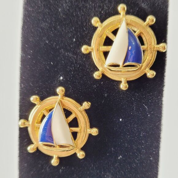 Vtg Avon Sailboat Helm Off White & Blue Enamel Gold Stud Earrings 1980s - Picture 2 of 7